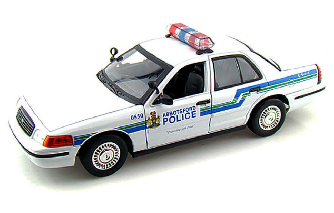 Motor Max 1:18 Ford Crown Victoria Interceptor Police (1 of 4)