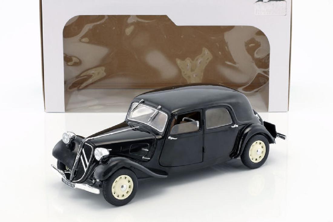 Solido 1:18 Citroën Traction 11B/11CV (1 of 10)