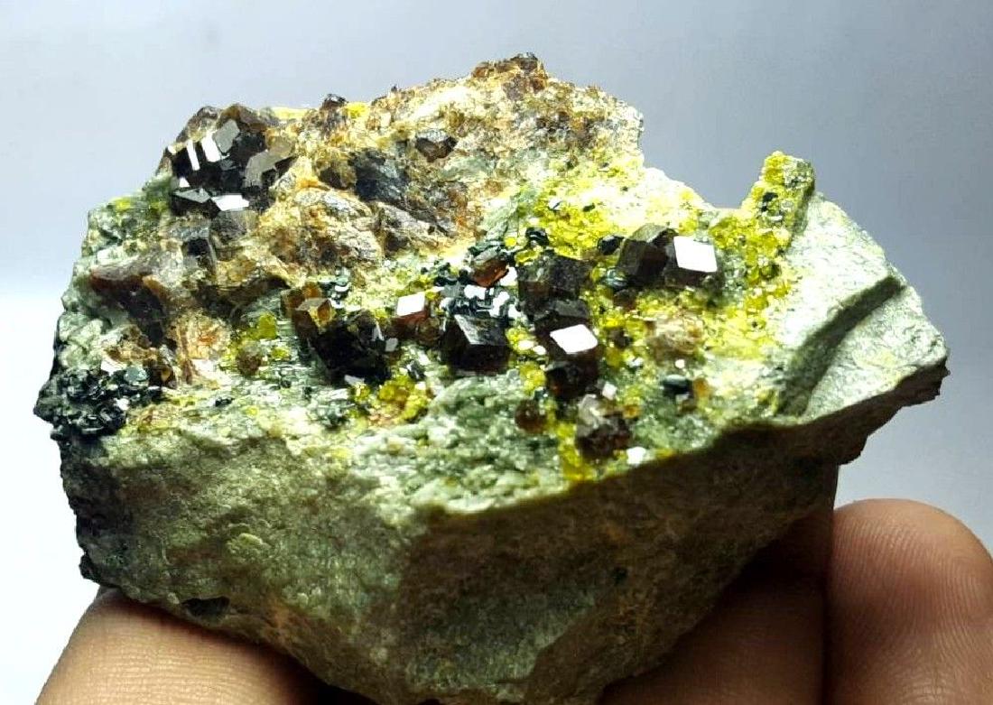 69G Amazing Megnatite - Epidote and small diopside (1 of 5)