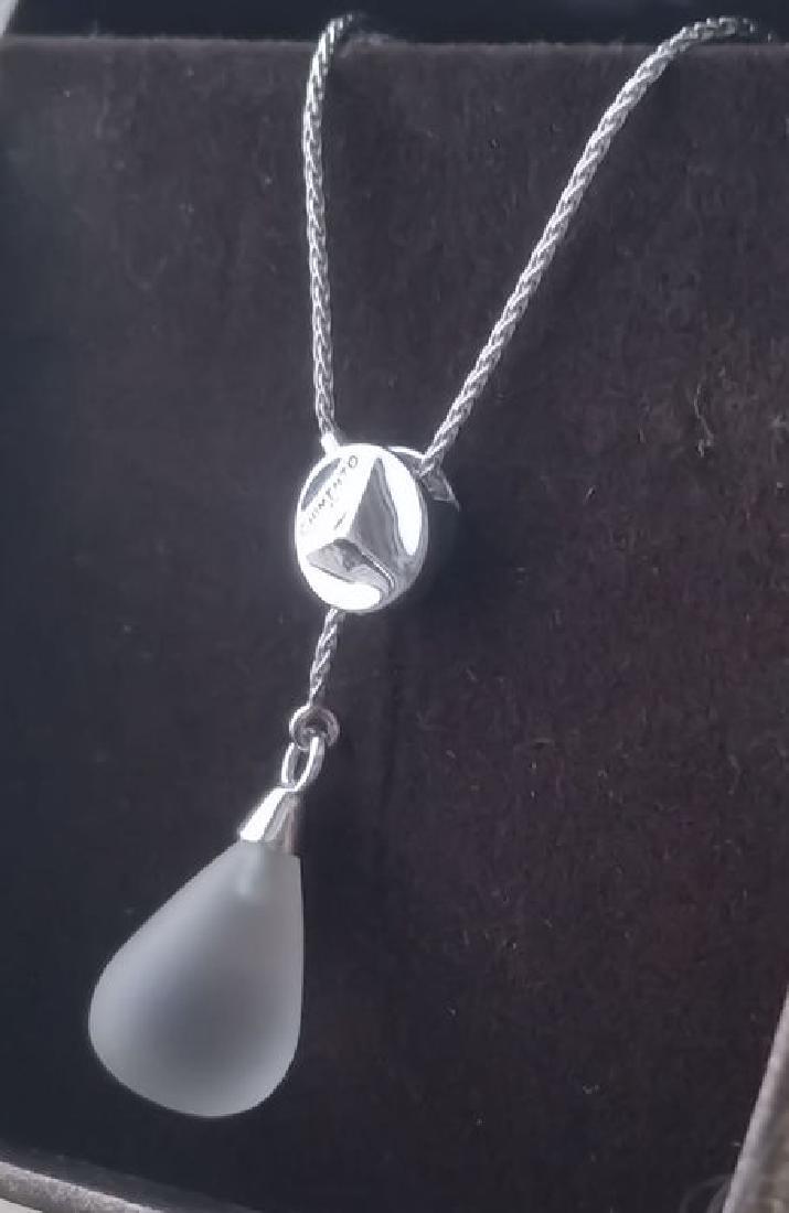 Chimento brand necklace – 18 kt white gold, with: Chimento brand necklace – 18 kt white gold, with pendant Chimento. White 18 kt gold (750/1000). Length, 45 mm, adjustable Pendant, 14 mm. Gold weight: 4.5 grams. Please note that this lot has a conf