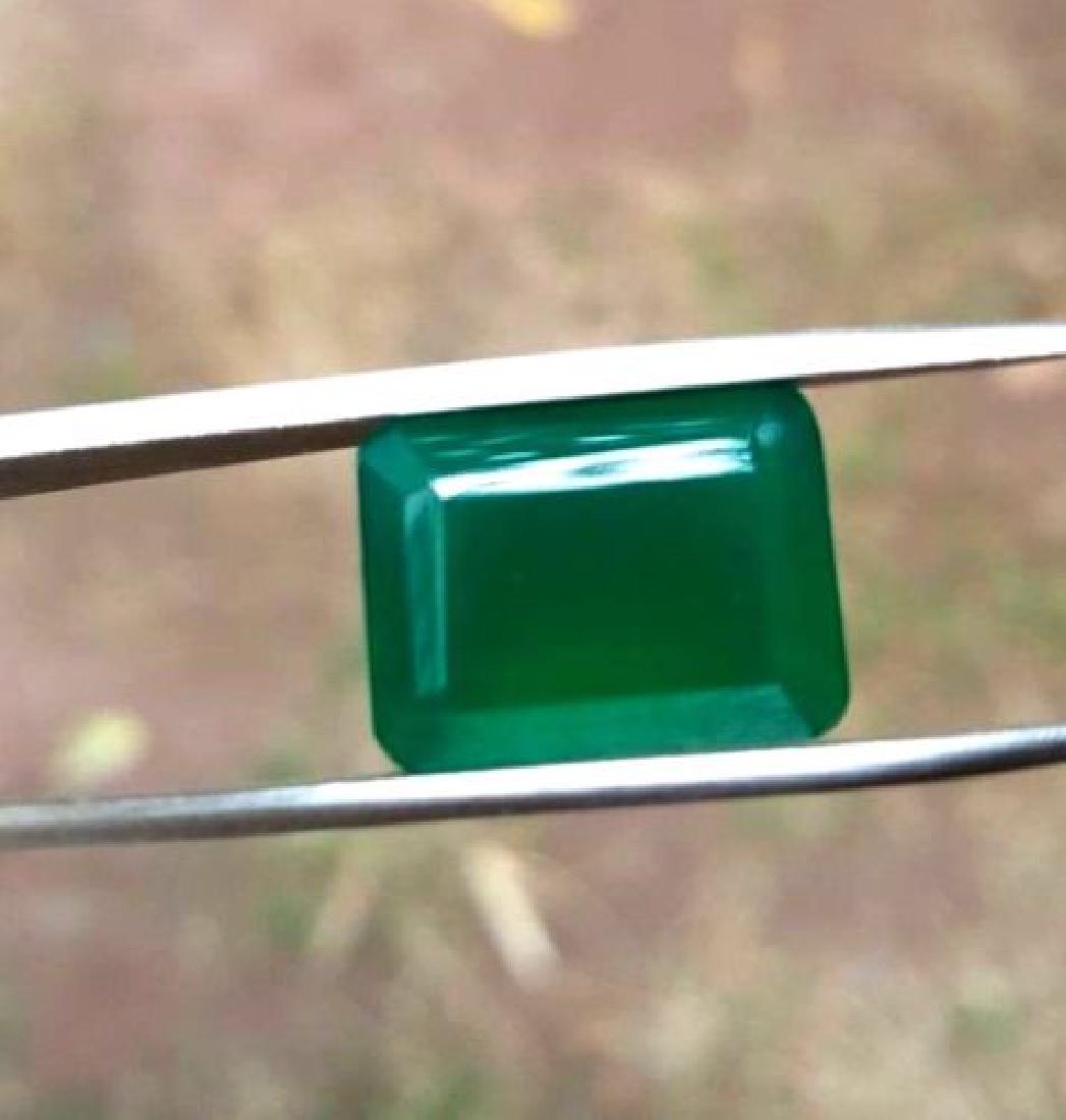 11 CARATS NATURAL EMERALD GREEN CHALCEDONY: Title: 11 CARATS NATURAL EMERALD GREEN CHALCEDONY Origin: PAKISTAN Description: 11 CARATS NATURAL EMERALD GREEN CHALCEDONY Please note that this lot has a confidential reserve. When you leave a bid in