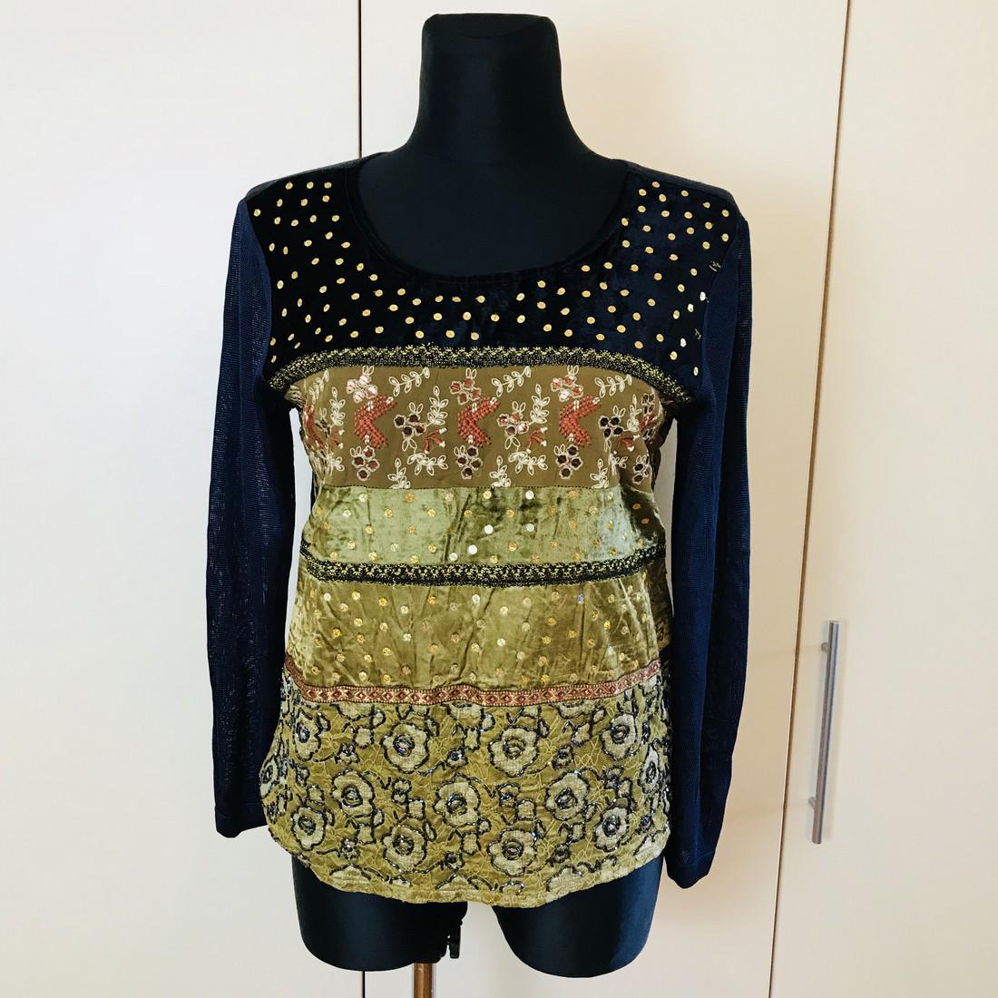 Vintage Women's Laura Kent Sweater Blouse Top Size US: Vintage Women's Laura Kent Sweater Blouse Top Size US 18 Vintage Materials: Viscose Size: US 18 Armpit to Armpit: 210.5 in. Sleeve from shoulder seam: 23.5 in. No Reserve: This lot starts at $1 and ha