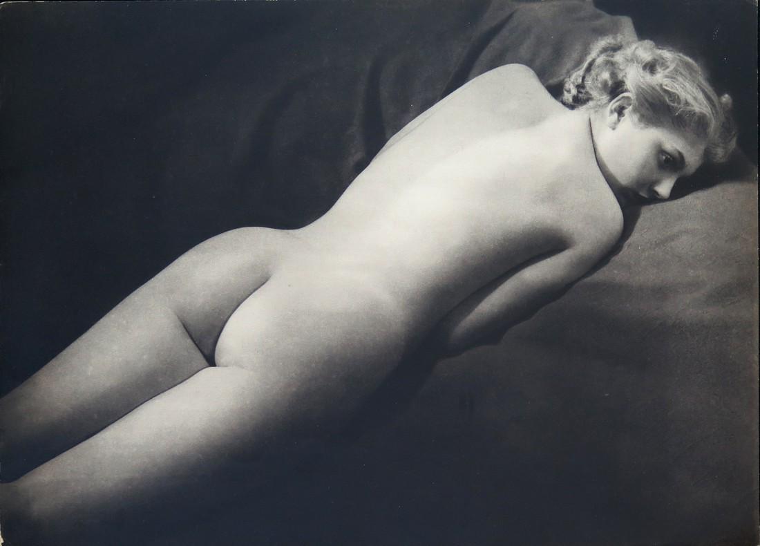 BRASSAI - Vintage Nude Print: Artist: Brassai Title: Vintage Nude Print Date Printed: 1948 Medium: Heliogravure Printer Location: Théo Brugière - Paris Size: 24.5 x 34 cm - 9.5 x 13.5 Inches Brassai was a Hungarian-French photog