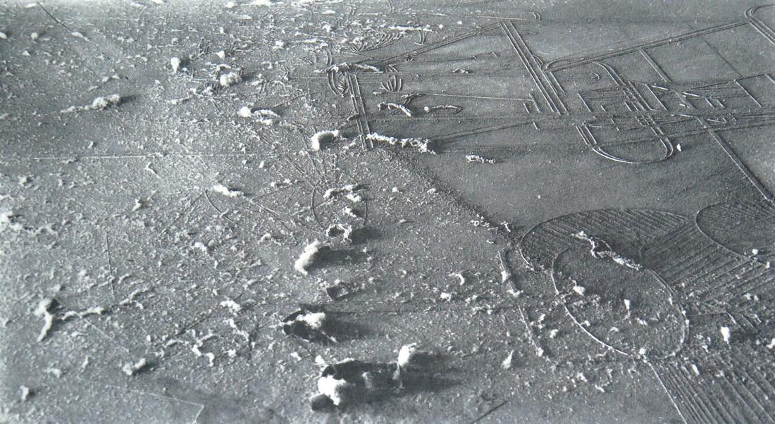 MAN RAY - Elevage de poussiere, 1920: Artist: Man Ray Title: Elevage de poussiere, 1920 Date Printed: 1984 Medium: Duotone Photoengraving on uncoated Paper Printer Location: Printed in France Size: 20 x 25 cm - 8 x 10 inches Man Ray, orig