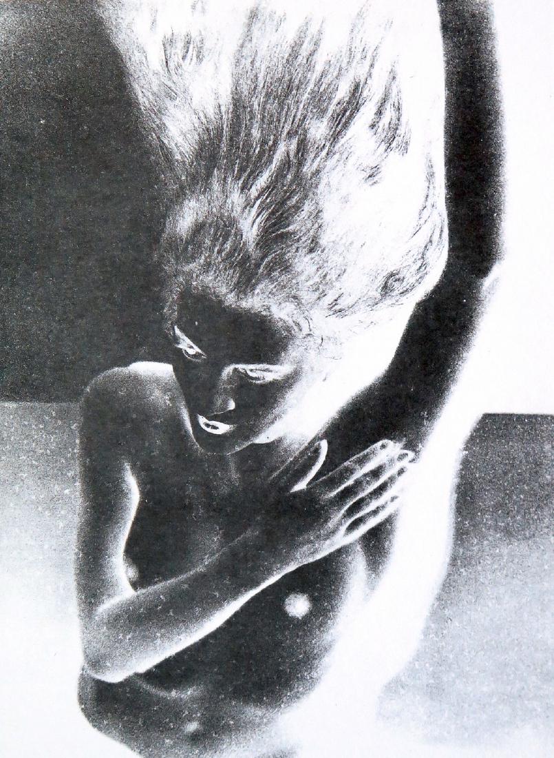 MAN RAY - Nu femminin, 1930 (solarisation): Artist: Man Ray Title: Nu femminin, 1930 (solarisation) Date Printed: 1984 Medium: Duotone Photoengraving on uncoated Paper Printer Location: Printed in France Size: 20 x 25 cm - 8 x 10 inches Man Ray