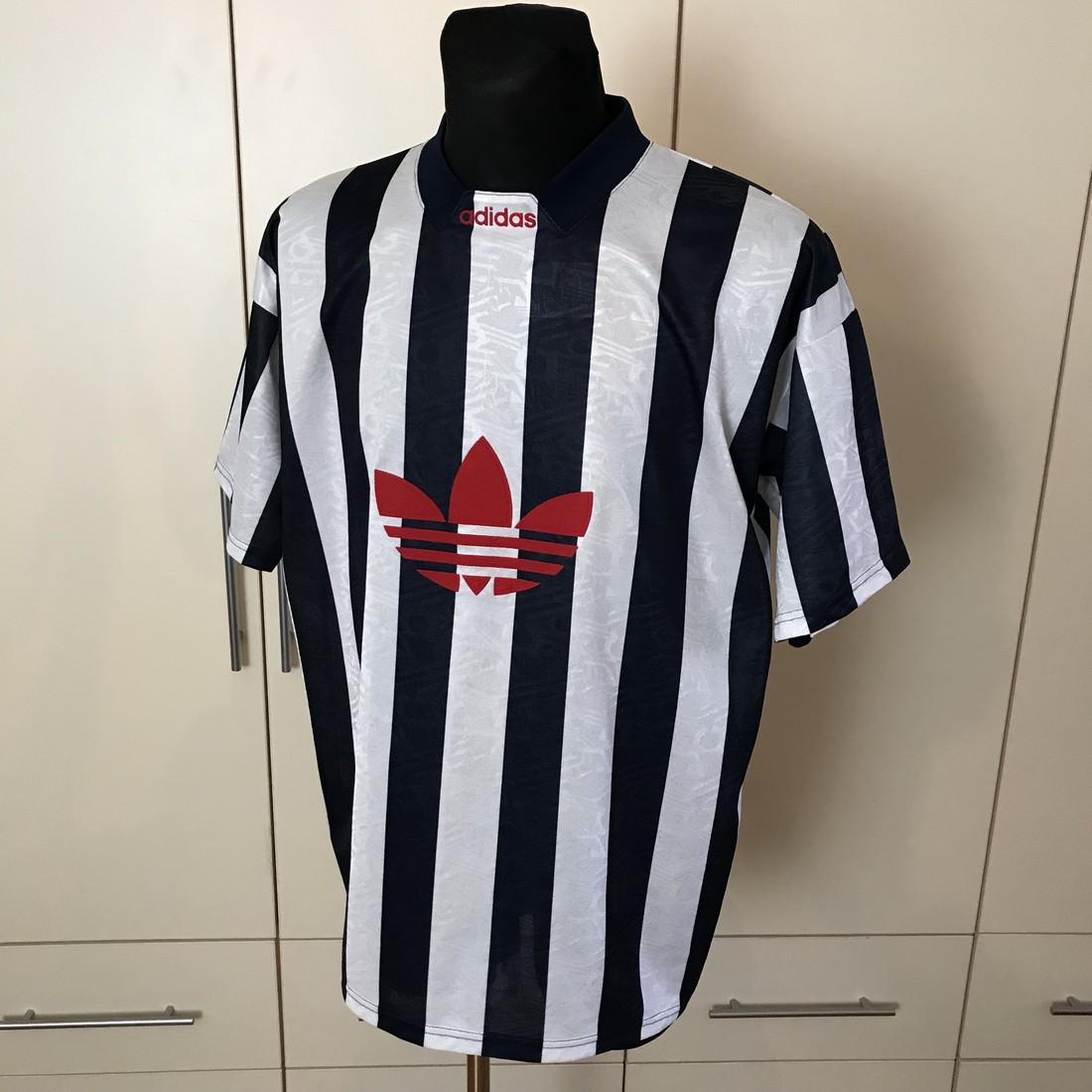 Men‘s Adidas Trefoil Logo T-Shirt Size 42/44 Chest XL: Men‘s Adidas Trefoil Logo T-Shirt Size 42/44 Chest XL Vintage Synthetic 42/44 Chest XL Pit to pit 24.5 Inches No Reserve: This lot starts at $1 and has no reserve as a courtesy so that collectors ca