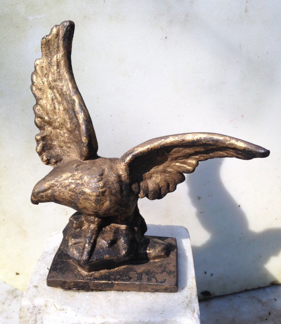 C 1900 cast iron eagle doorstop in GC (1 of 3)