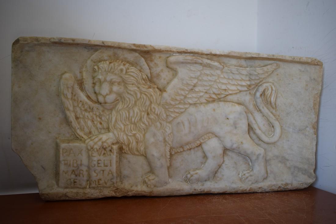 San Marco lion in 18th century carrara marble Italy (1 of 11)