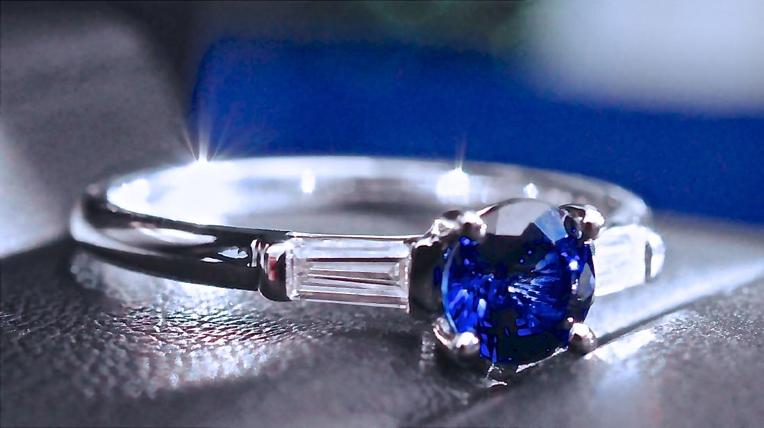 Ring with Natural sapphire, certified by the IGI Lab of (1 of 9)