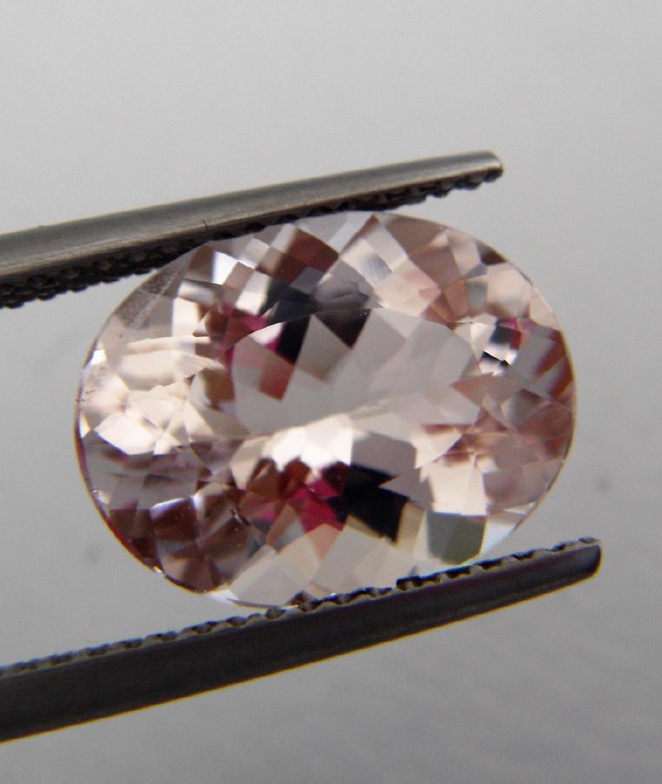 Morganite - 4.15 ct: Item: Morganite - 4.15 ct Natural Gemstones: Morganite Carat Weights: 4.15 ct Size/Dimensions: 12.70 x 10.00 x 6.20 mm Natural Morganite facetted oval. Transparent ,clean. Pastel peach pink color, exc
