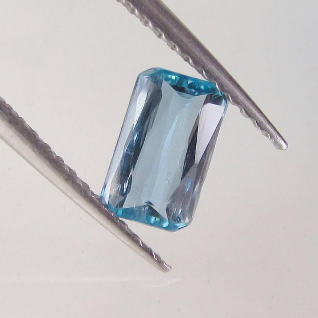0.68 Ct Genuine Loose Aquamarine Emerald cut Top (1 of 2)