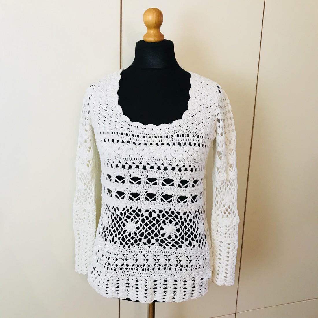 Vintage Women's Linea Tesini Designer Crochet Sweater: Vintage Women's Linea Tesini Designer Crochet Sweater Size EUR 38 US 8 Vintage Cotton EUR 38 US 8 Armpit to Armpit: 18 in. Sleeve from shoulder seam: 24 in. Total length: 23 in. Please note that this