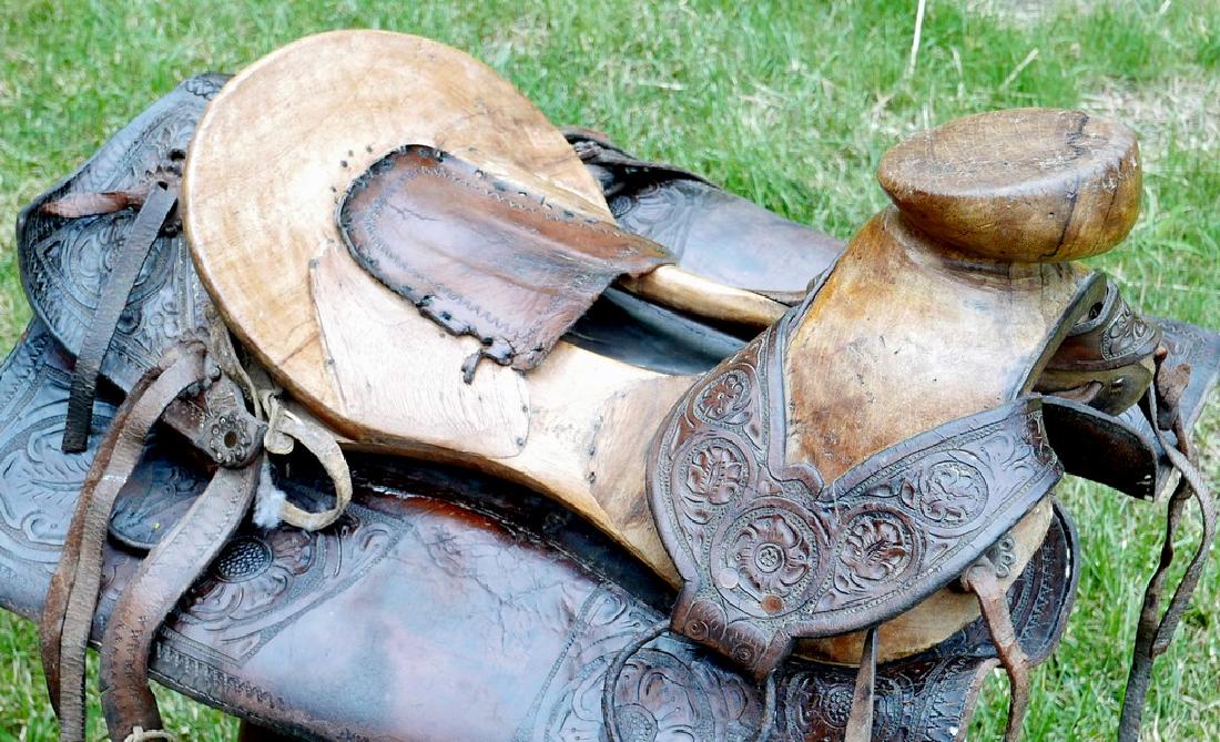 Vintage Mexican Saddle (1 of 3)