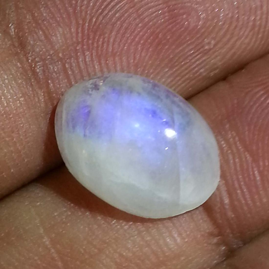 Royal Blue Moonstone - 5.76 ct: Item: Royal Blue Moonstone - 5.76 ct Loose gemstone Color/Clarity: SI Carat Weight: 5.76 Size (mm)13.95 x 10.00 x 15.35 Oval - India No Reserve: This lot starts at $1 and has no reserve as a courtesy