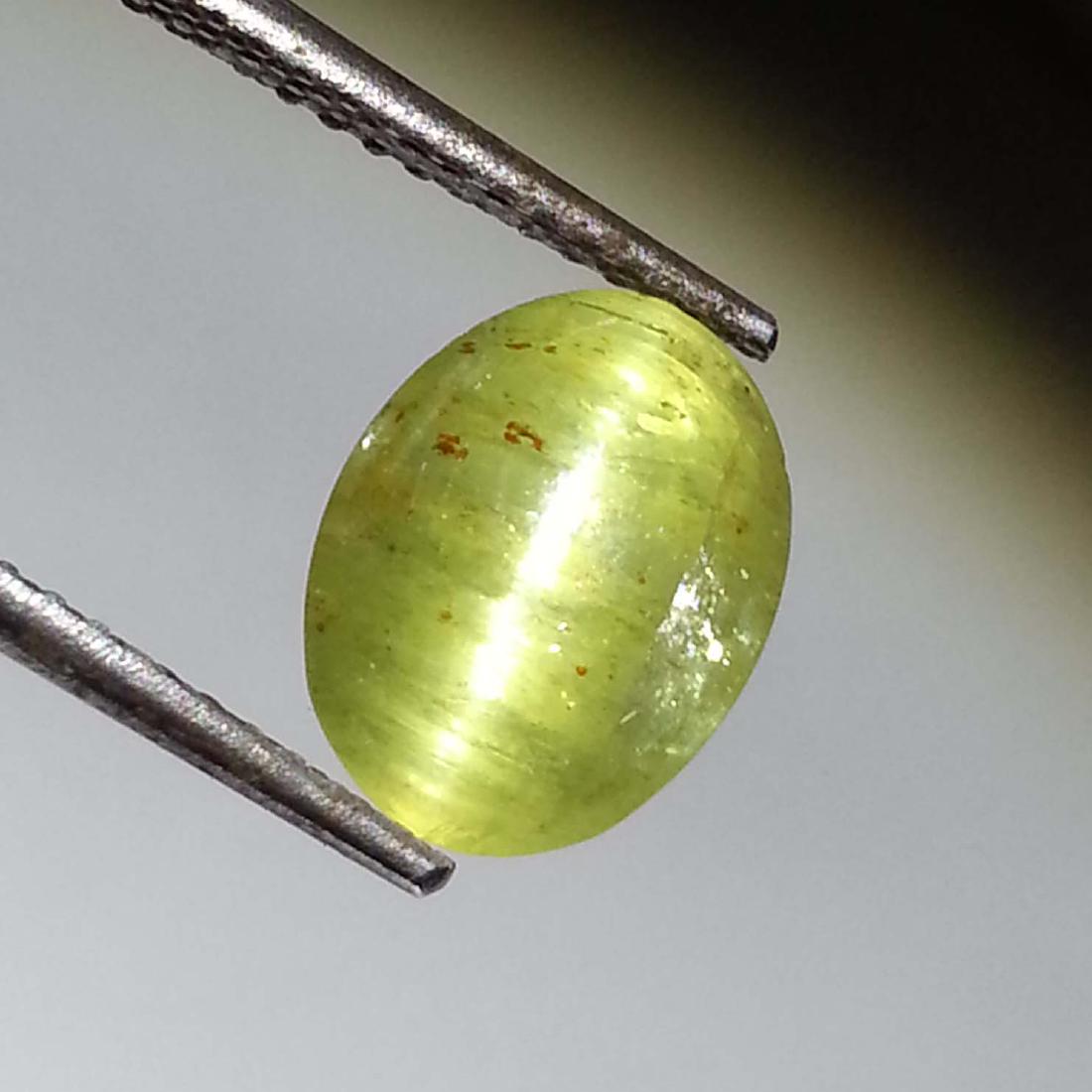 Apatite cat's Eye - 2.94 ct: Item: Apatite cat's Eye - 2.94 ct Loose gemstone Color/Clarity: Semi -Transparent Carat Weight: 2.94 Size (mm)9.35 x 7.20 x 5.15 Oval - Jharkhand No Reserve: This lot starts at $1 and has no reserve a