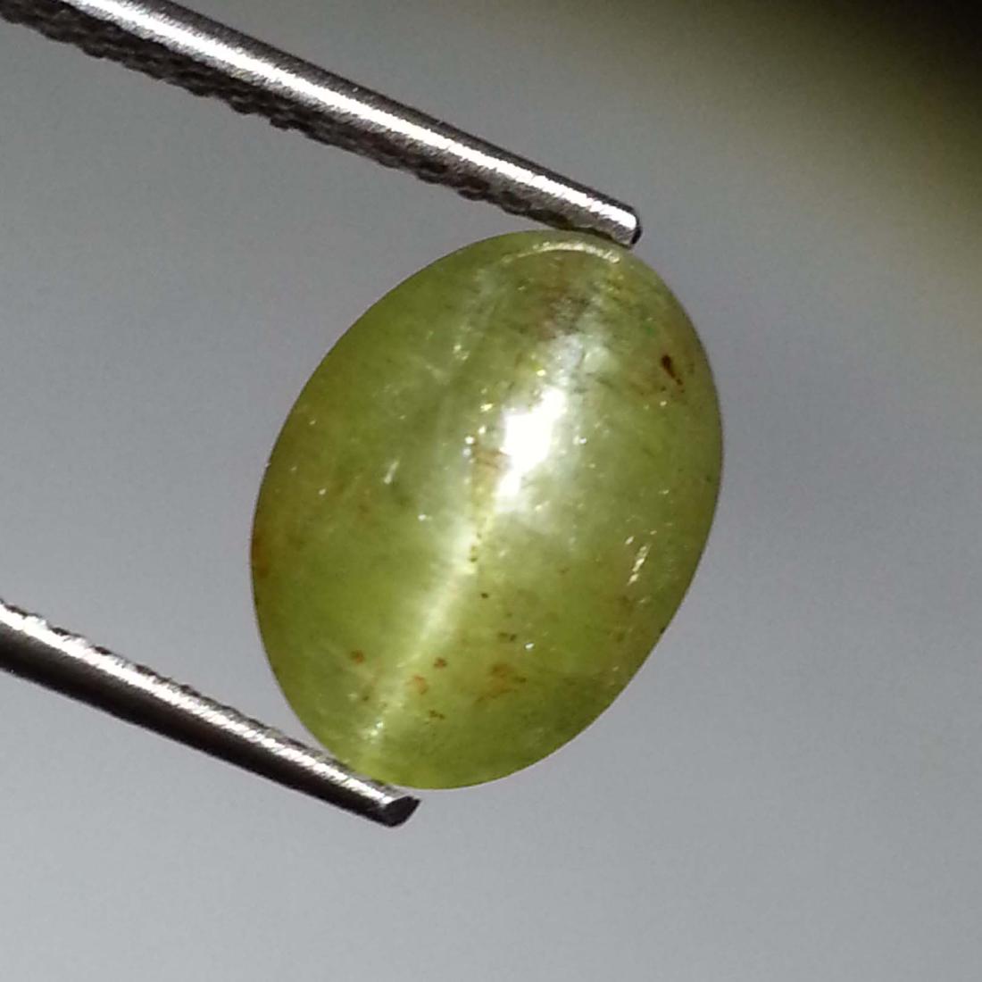 Apatite cat's Eye - 3.89 ct: Item: Apatite cat's Eye - 3.89 ct Loose gemstone Color/Clarity: Semi -Transparent Carat Weight: 3.89 Size (mm)10.12 x 7.60 x 5.75 Oval - Jharkhand No Reserve: This lot starts at $1 and has no reserve 
