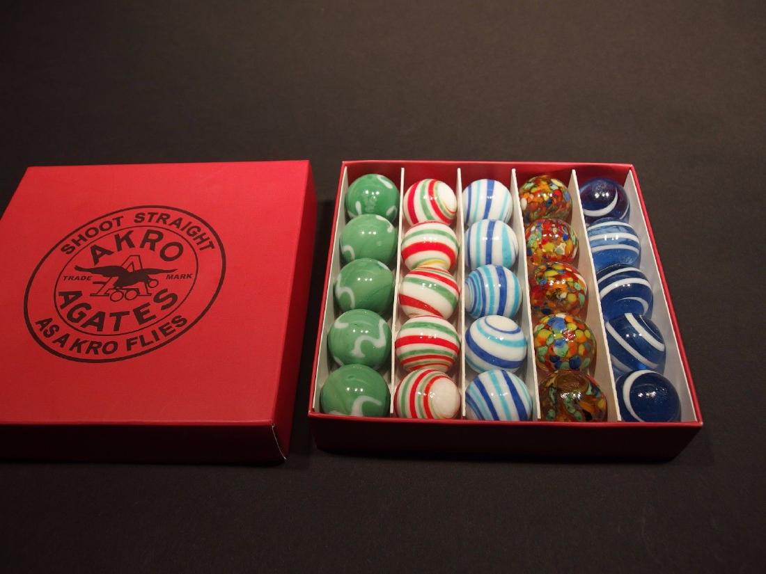 Akro Agates Marble set w Box White Stripe (1 of 6)