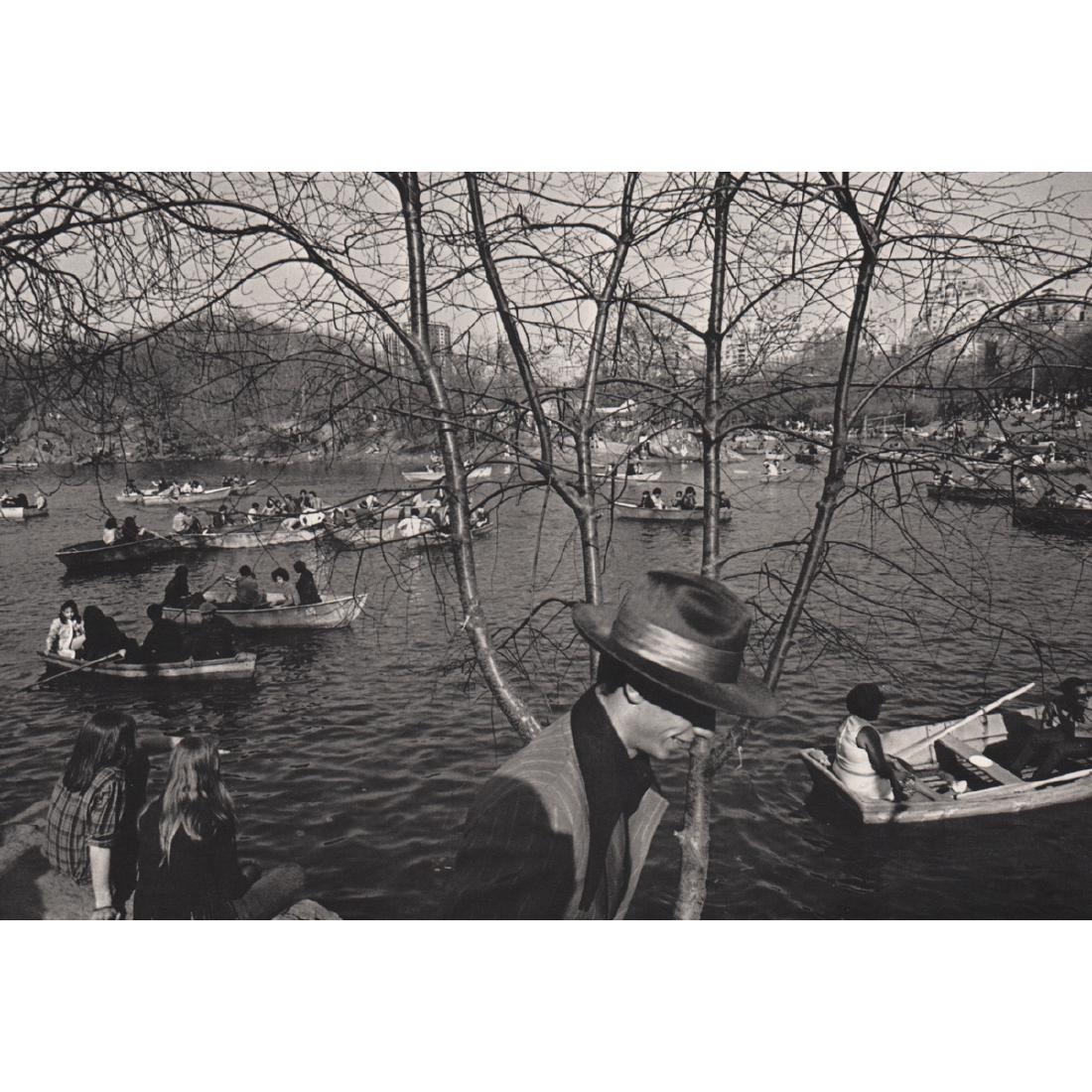 LEE FRIEDLANDER - New York City, 1971: Artist: LEE FRIEDLANDER Print Title: New York City, 1971 Medium: Photo-Lithograph Printing Date: 1970's Printed in the USA Image Size approx: 8.5 X 5.5 inches Lee Friedlander (b. 1934) is an American