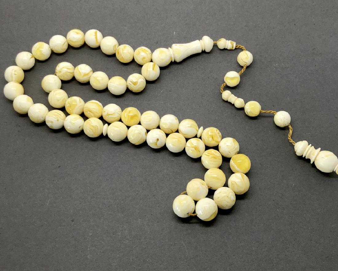 Tesbih Islam prayer rosary Baltic amber design bakelite: Item title: Tesbih Islam prayer rosary Baltic amber design bakelite beads ø12mm Gemstone: Bakelite Weight : 62.6 grams Size: 45x round beads ø12mm colour: deep white and honey Please note that this 