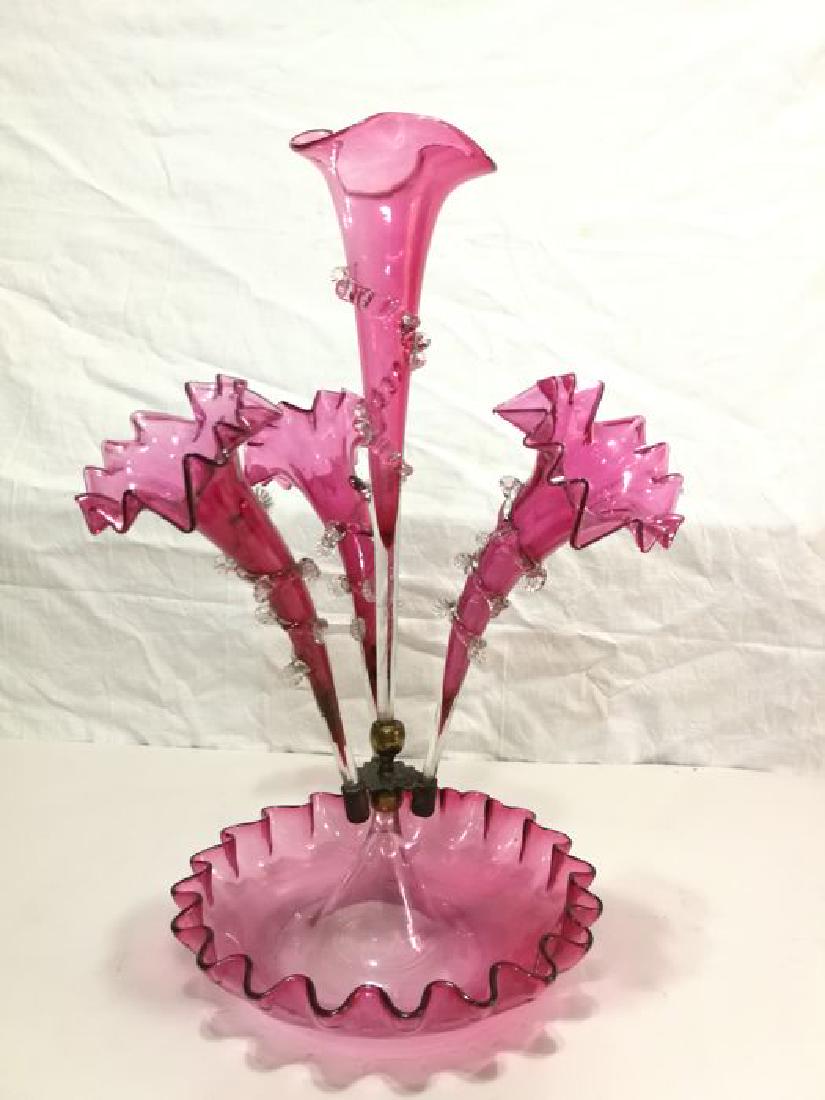 Centerpiece, antique Glass: Title: Centerpiece, antique Glass Centerpiece, antique Erpegne flowers holder with 4 cones, entirely in ruled glass Rigaree color raspberry Victorian period England erpegne England end of 1800 glass e