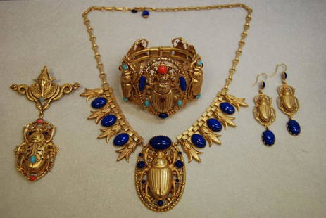 ASKEW LONDON EGYPTIAN REVIVAL SCARAB COSTUME JEWELRY: FOR YOUR ATTENTION & CONSIDERATION: SELLING AS ONE 4 PIECE SET: ASKEW LONDON SIGNED OVAL SCARAB AND CABOCHON NECKLACE. ANTIQUED GOLD PLATED BRASS STAMPING OVAL DECORATED WITH LARGE BRASS STAMPING SCAR