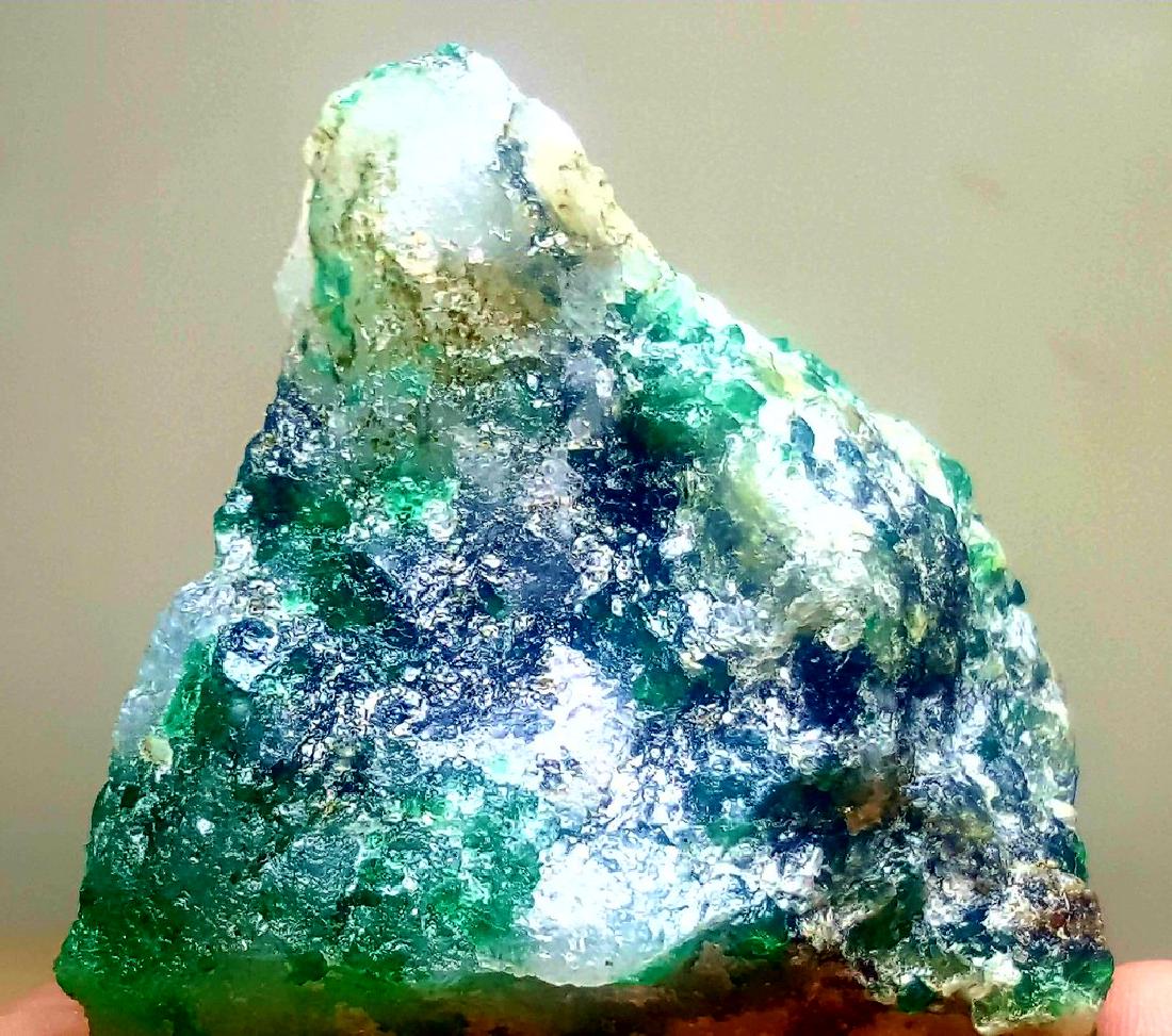 131.5 GRAMS HUGE NATURAL EMERALD SPECIMEN ON WHITE (1 of 3)