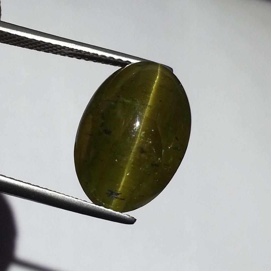 Top Grade Apatite cat's Eye - 14.26 ct: Item: Top Grade Apatite cat's Eye - 14.26 ct Color/Clarity: Semi -Transparent Loose gemstone Carat Weight: 4.26 Size (mm): 15.65 x 10.70 x 9.70 Oval - Africa No Reserve: This lot starts at $1 and has 