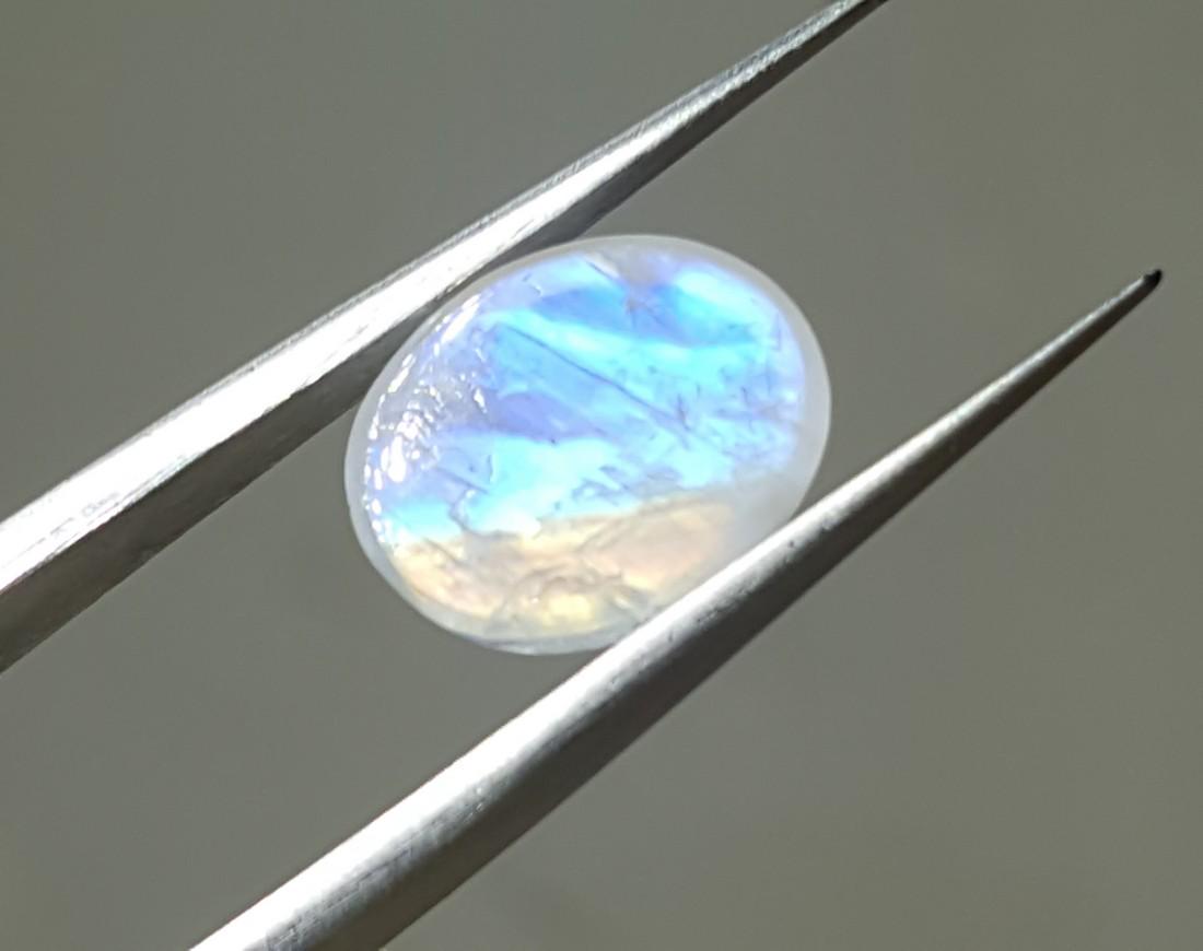 3 CARAT SUPREME QUALITY NATURAL MOON STONE: Item: 3 CARAT SUPREME QUALITY NATURAL MOON STONE Origin: AFGHANISTAN Weight: 3 CARAT No Reserve: This lot starts at $1 and has no reserve as a courtesy so that collectors can determine the true market