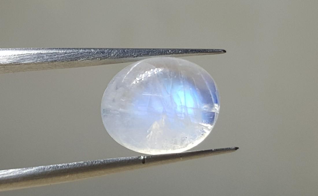 3 CARAT SUPREME QUALITY NATURAL MOON STONE: Item: 3 CARAT SUPREME QUALITY NATURAL MOON STONE Origin: AFGHANISTAN Weight: 3 CARAT No Reserve: This lot starts at $1 and has no reserve as a courtesy so that collectors can determine the true market