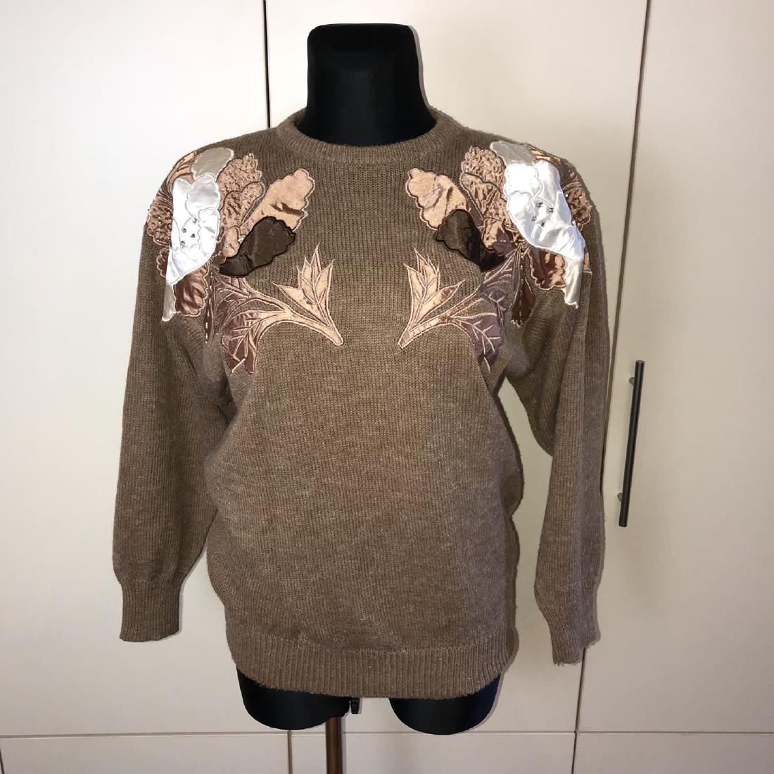 Vintage Women's Oversized Sweater Size EUR 40 US 10: Vintage Women's Oversized Sweater Size EUR 40 US 10 Vintage Polyacril / Polyamid EUR 40 US 10 Armpit to Armpit: 23 in. Total length: 29 in. No Reserve: This lot starts at $1 and has no reserve as a co
