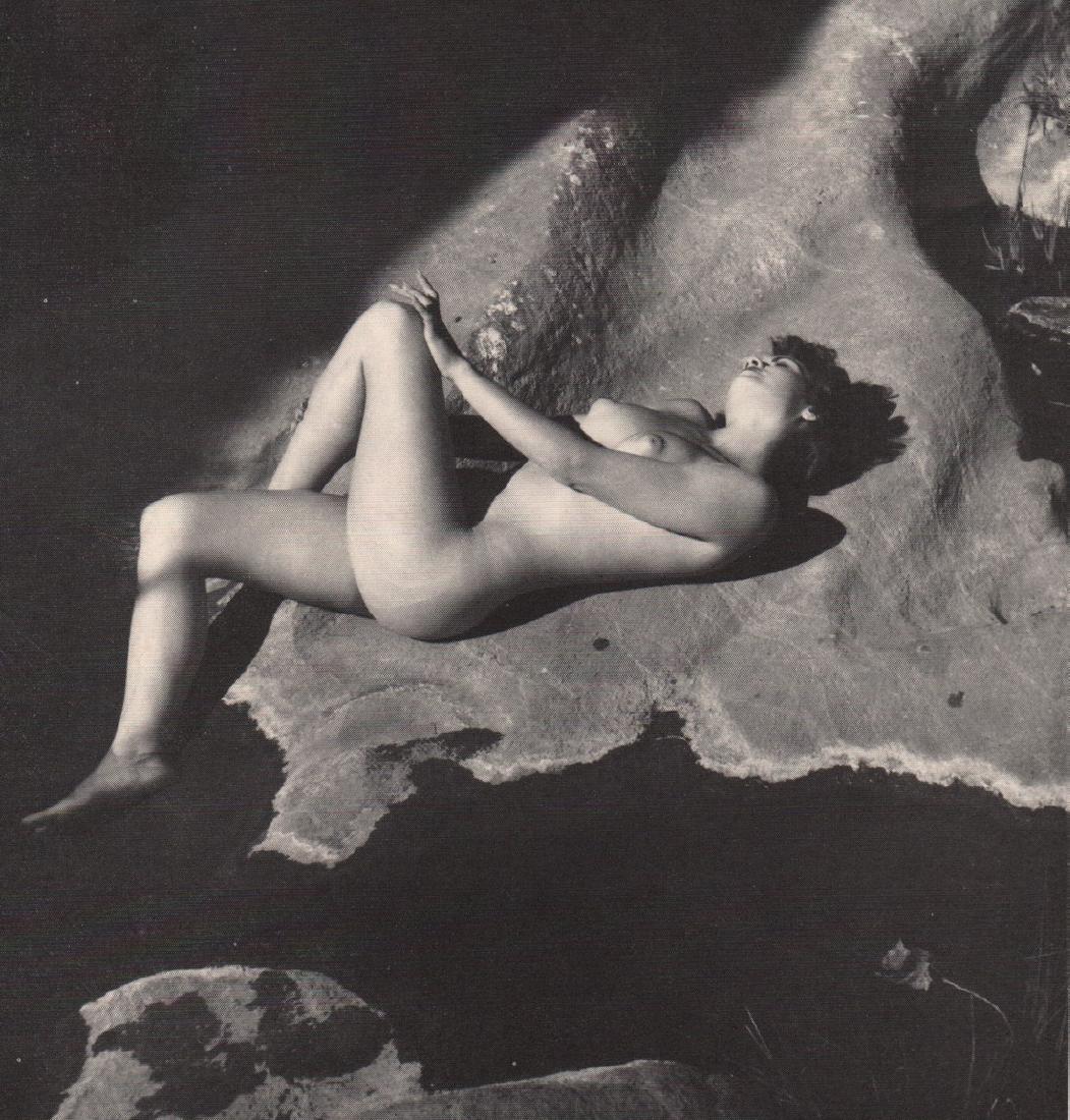 ANDRE DE DIENES - Nude: Artist: ANDRE DE DIENES Print Title: Nude Medium: Photoengraving Printed 1958 in the UK Image size (inches) approx. 6 x 6” Please note that this lot has a confidential reserve. When you leave a bid