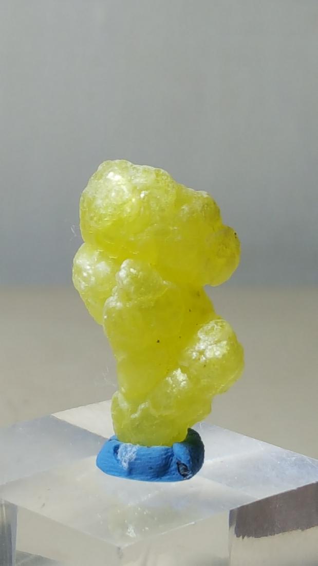 19.5 Carat Rare Mineral Lemon Yellow Brucite From: Title: 19.5 Carat Rare Mineral Lemon Yellow Brucite From Balochistan Pakistan Origin: AFGHANISTAN Weight: 19.5 CARATS No Reserve: This lot starts at $1 and has no reserve as a courtesy so that collect