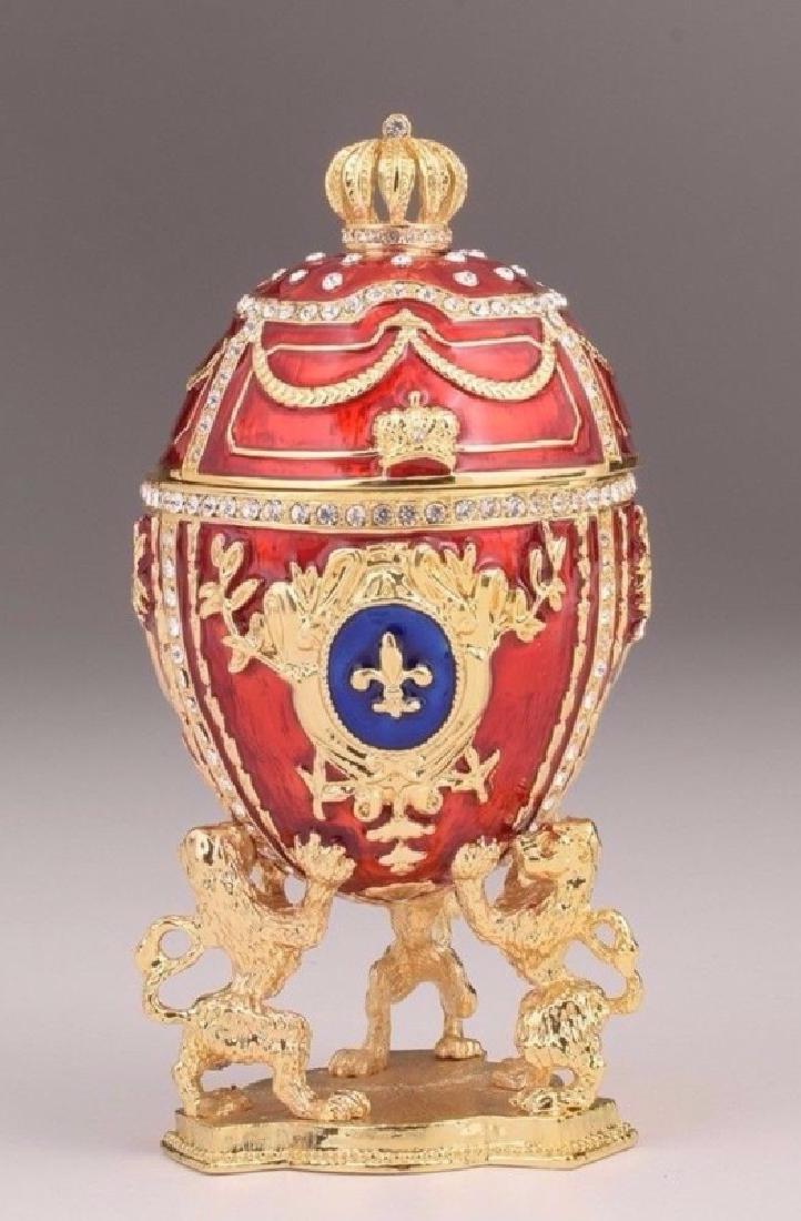 After Fabergé: Jewelery box Royal Red: Item: After Fabergé: Jewelery box Royal Red Maker: Keren Kopal Origin: France Date/Period: 2017 Materials: Metal alloy base Plated with 24K Gold or 925 Silver and Strass Crystals Size: H 6.98 x W 2.9