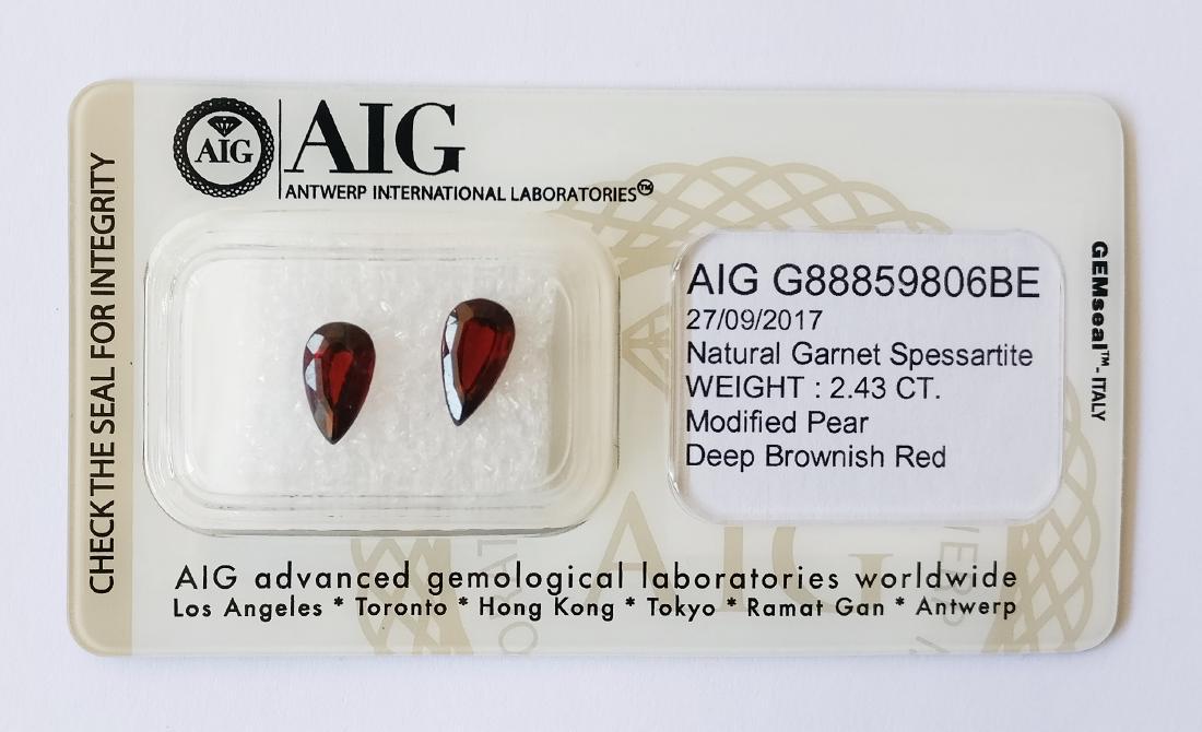 Couple of 2 Spessartite Deep Brownish Red 2.43 ct: Title: Couple of 2 Spessartite Deep Brownish Red 2.43 ct Color: Deep Brownish Red Metal Purity: Spessartite Carat Weights: 2.43 Size/Dimensions: 8.34x4.87x3.20 No Reserve: This lot starts at $1 and ha