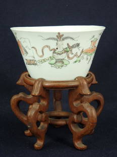 Antique Extra large hand painted famille-rose fortune: Title: Antique Extra large hand painted famille-rose fortune design cup with fitted five-legs standOrigin: ChinaDate/Period: 19th ceuturyMaterials: procelainDimensions: size: cup 4.5"dia x 2.5"H /