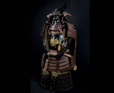 Impressive Japanese yoroi: Item: Impressive Japanese yoroiOrigin: JapaneseDate: Late TaishoMaterials: Mixed materialsSize: Height 170 cm impressive Japanese yoroi with family crest of the Akamatsu Samurai Fine armor made due