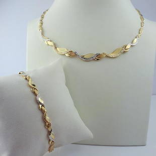 Necklace & Bracelet Set, 14 kt Yellow and White Gold: Item: Necklace & Bracelet Set, 14 kt Yellow and White GoldMaterials: goldSize: Necklace: 44cm, Bracelet: 19cm -Necklace & Bracelet Set, -14(585) kt Yellow and White Gold -Size:Necklace: 44cm,
