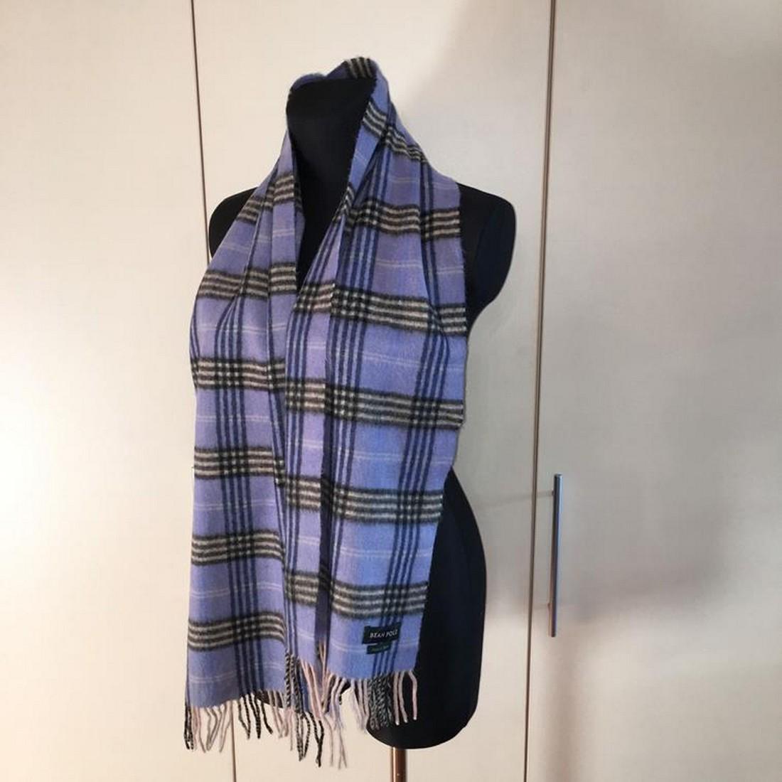 Authentic Bean Pole Cashmere Blend High Quality Scarf: Authentic Bean Pole Cashmere Blend High Quality Scarf Modern Cashmere Blend Made in Japan No Reserve: This lot starts at $1 and has no reserve as a courtesy so that collectors can determine the true m