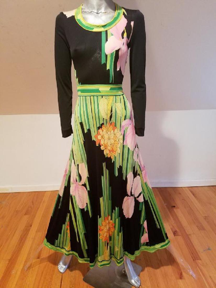 LEONARD PARIS SIGNED silk Jersey Mikado floral maxi: A gorgeous vintage Leonard Paris 100% silk jersey Mikado floral dress. Circa late 1960's early 1970's Made in France it is all signed all over th fabric The Tag is missing . The size is 1 French which