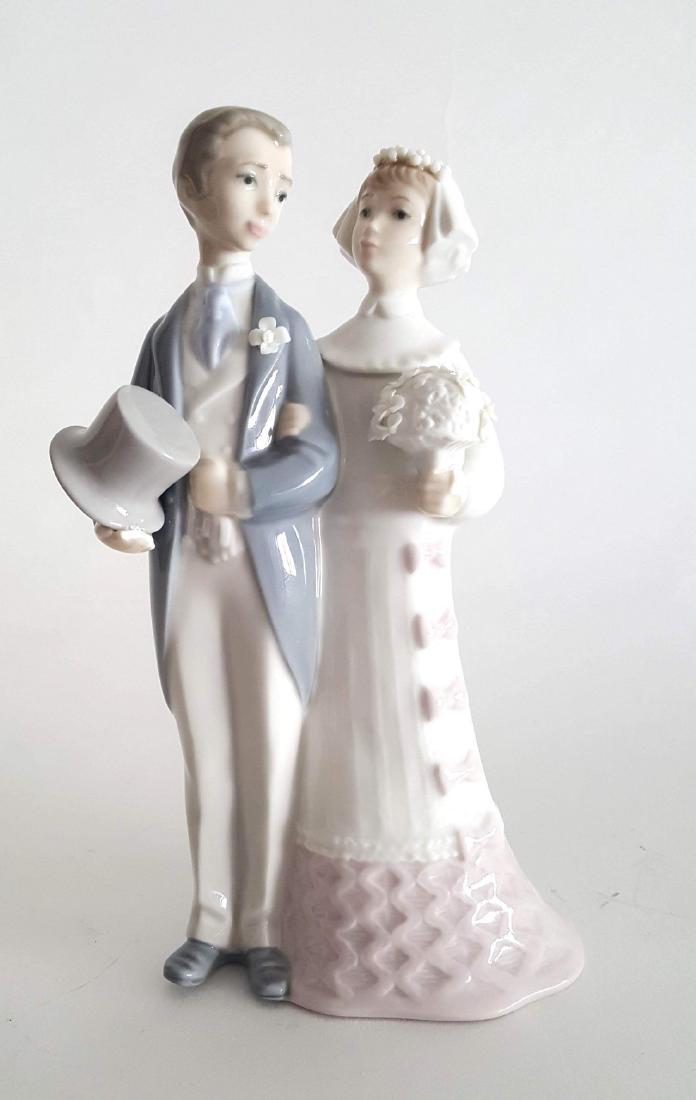 Lladro Bride & Groom #4808 Figurine (1 of 2)