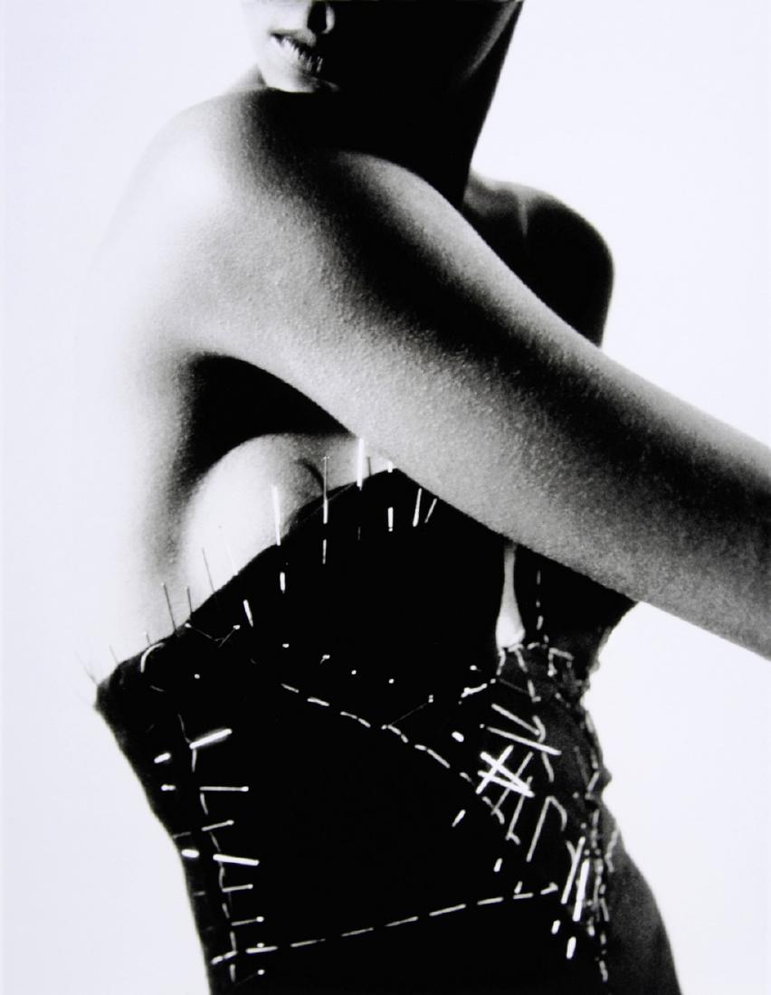 JEAN-BAPTISTE MONDINO - Veronica Webb for Azzedine: Artist: Jean-Baptiste Mondino Title: Veronica Webb for Azzedine Alaia, 1987 Date Printed: 1999 Medium: Photogravure Printer Location: Printed in Germany in 1999 26.5 x 35 cm - 10.43 x 13.78 inch Mount