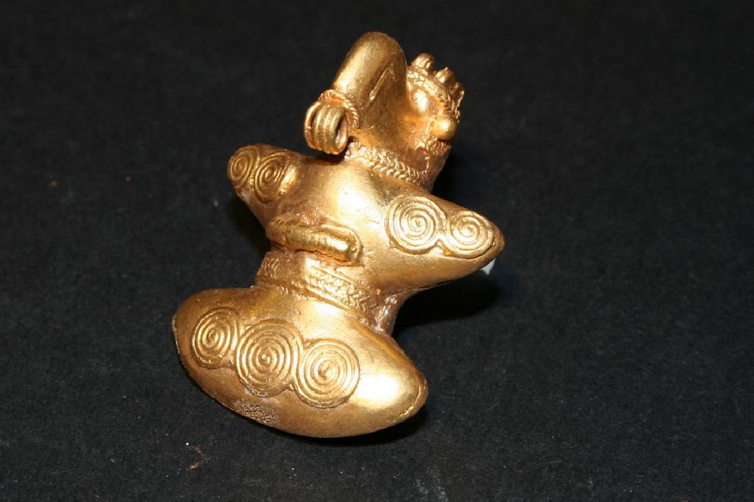 Pre-Columbian Art in tumbago. Zoomorphic pendant with (1 of 5)