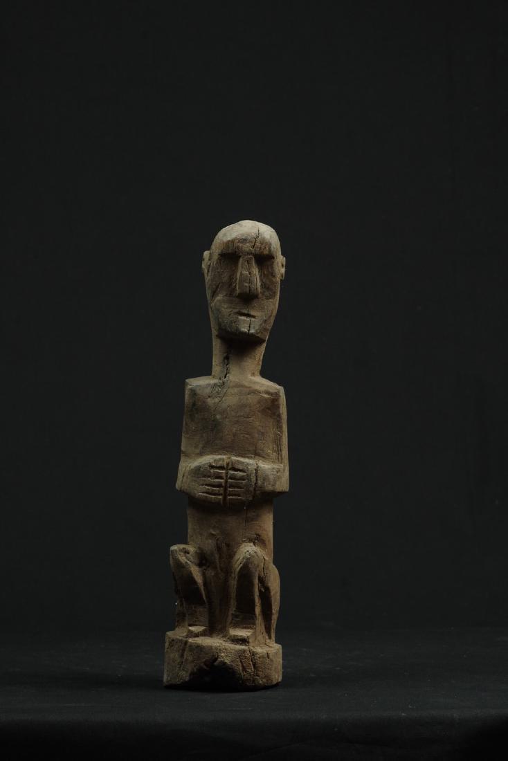 Sitting ancestor figure (1 of 10)
