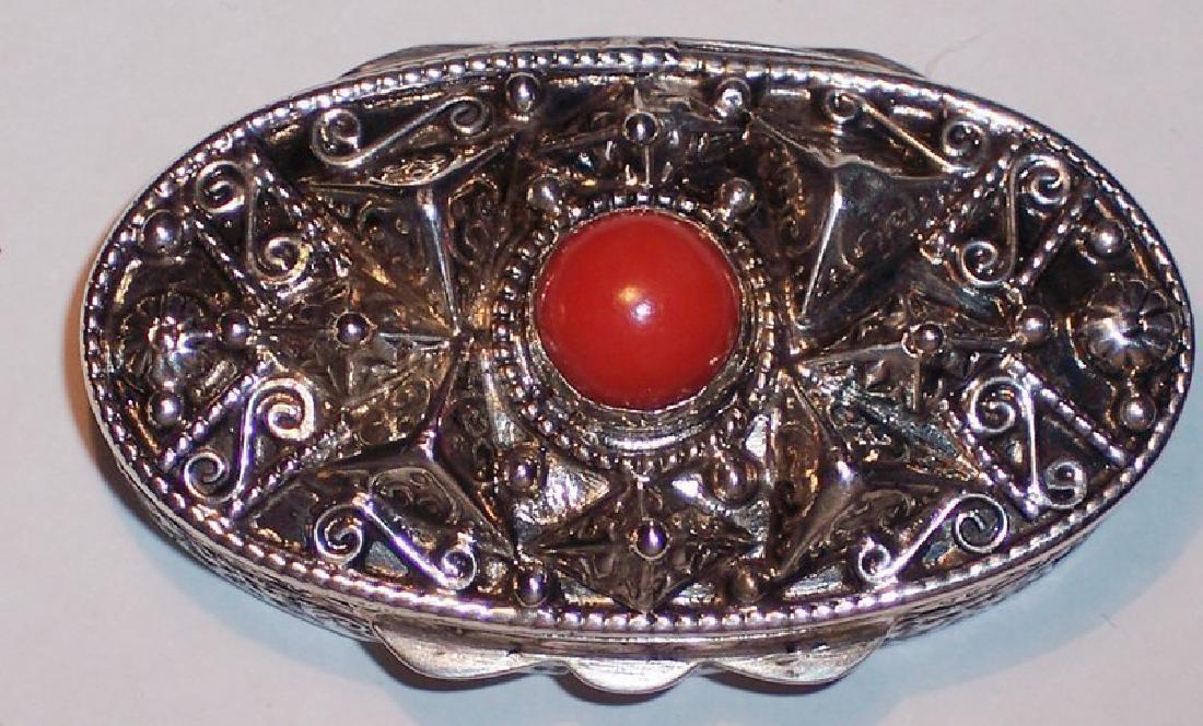 Vintage Continental Silver 800 Italian Pill Snuff Box (1 of 6)