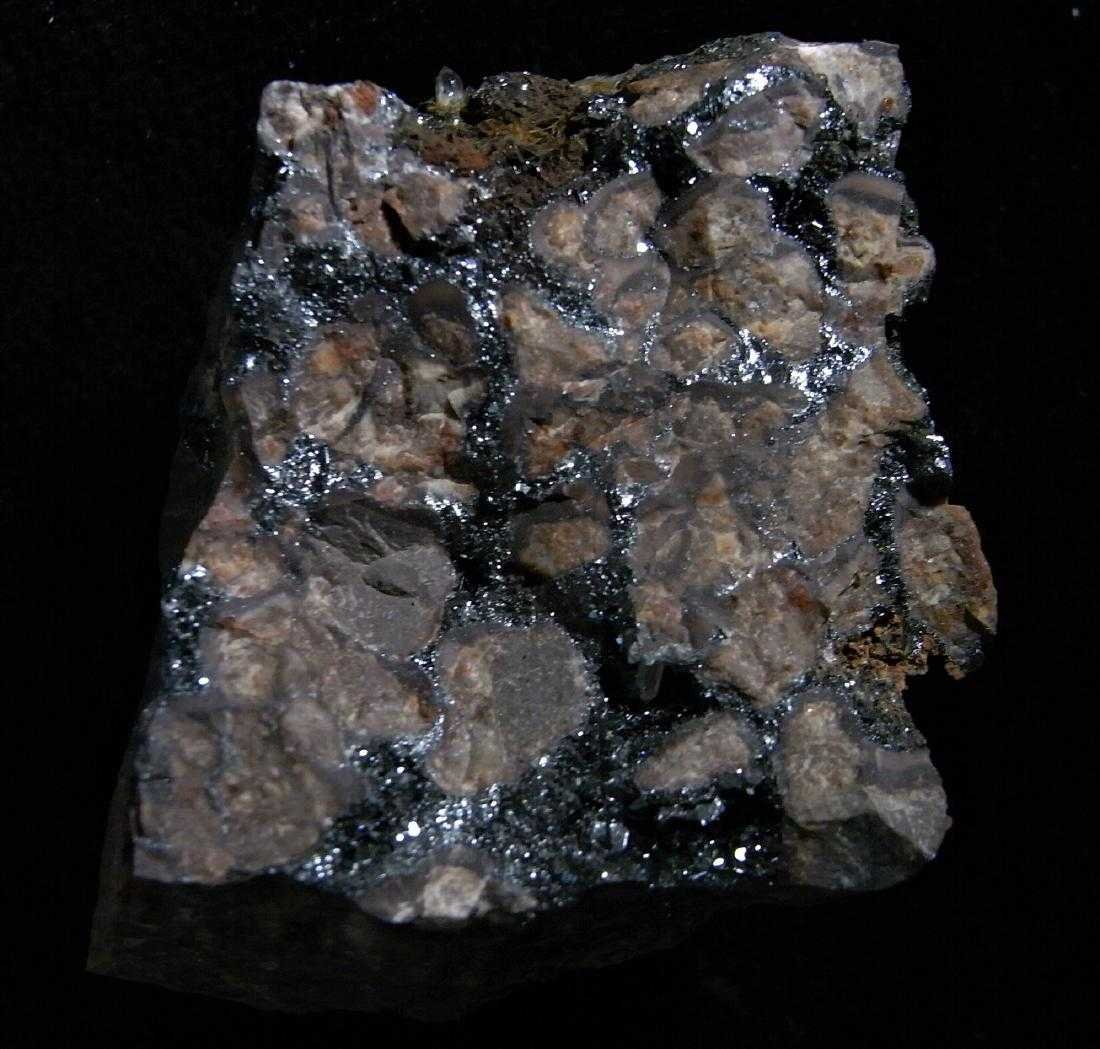 Hematite: Title: Hematite Origin: Stahlberg, Rimbach, Haut Rin, Alsace, France Size: 4x3x2 cm / 50 gram cracks in breccia filled with hematite crystals Please note that this lot has a confidential reserve. When