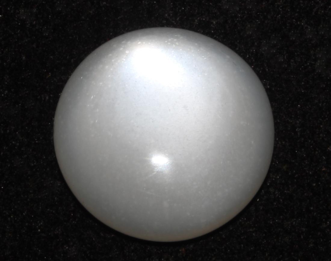 22.10 Ct Natural Moonstone: This moonstone without any inclusion proposes a superb White and a magnificent adularescence (lunar reflections). Gemstone : Moonstone Origin: India Weight: 22.10 carats Dimensions: 20x20x6.7 mm Shape