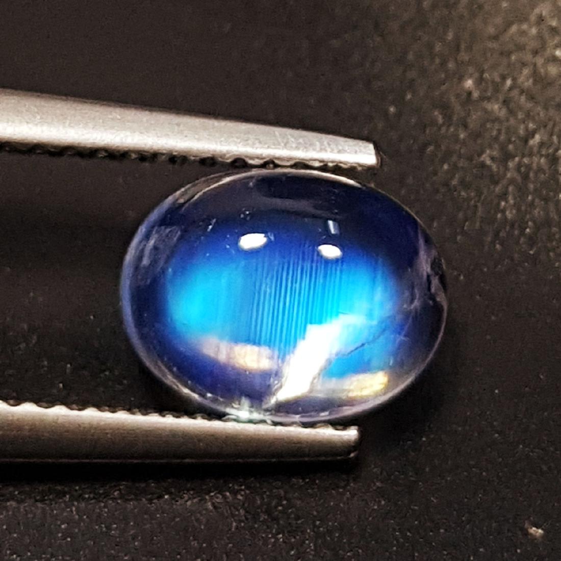Royal Blue Moonstone - 2.25 ct: Item: Royal Blue Moonstone - 2.25 ct Color/Clarity: VVS Loose gemstone Carat Weights: 2.25 Size (mm): 9.12 x 7.00 x 4.40 Oval - India No Reserve: This lot starts at $1 and has no reserve as a courtesy