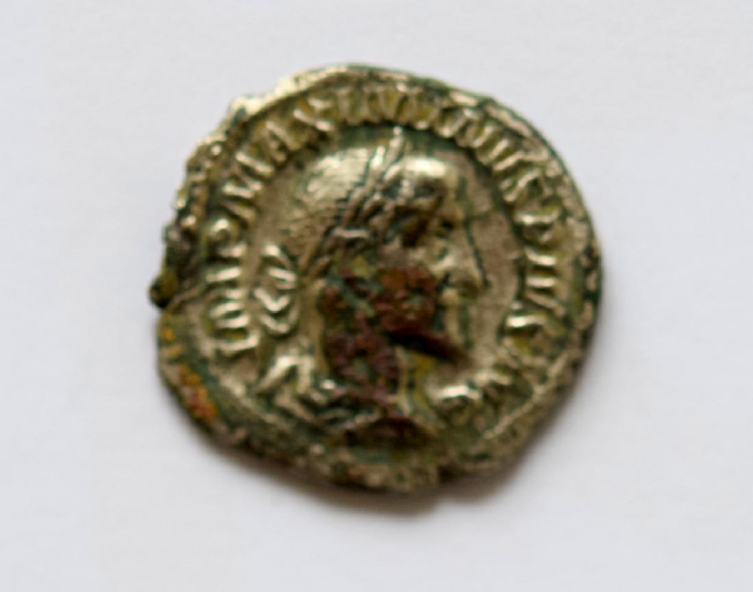 Coin MAXIMINUS THRAX ( 235-238 AD ). (1 of 2)