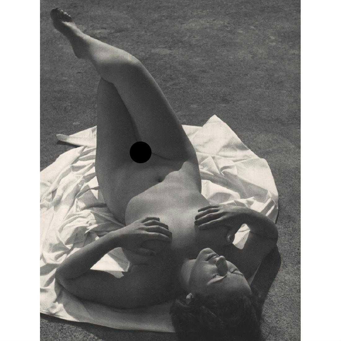 ANDRE DE DIENES - Nude: Artist: ANDRE DE DIENES Print Title: Nude Medium: Sheet-fed Gravure Printing Date: 1950s Printed in France Image size approx. 9 x 11.5 inches Andre De Dienes (1913-1985) was a Hungarian photographer,