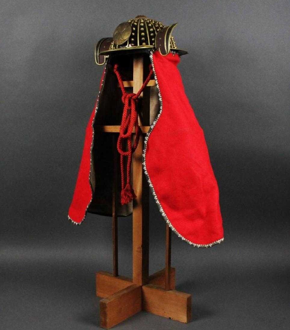 Antique samurai kaji kabuto and kaji / hikeshi shikoro: Title: Antique samurai kaji kabuto and kaji / hikeshi shikoro Origin: Japanese Date: Meiji period Materials: metal,silk mixed materials Size: 40x60 cm Antique samurai kaji kabuto and kaji / hikeshi sh
